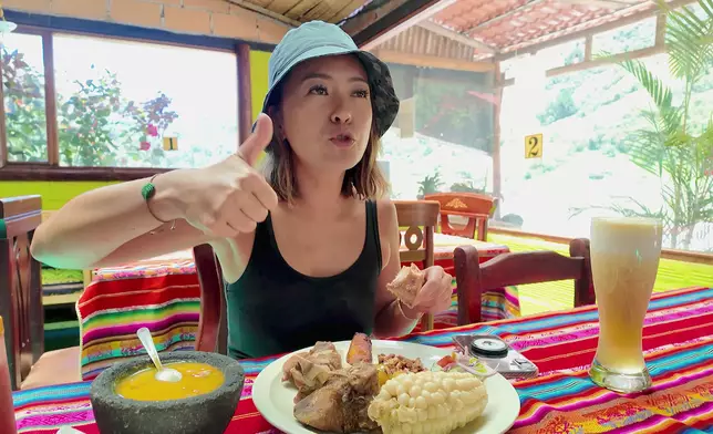 Christy大歎厄瓜多爾傳統美食「Fritada」。
