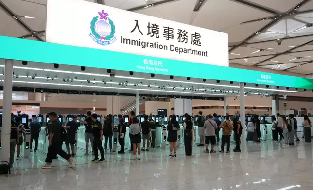 新皇崗口岸港方口岸通關演練，模擬旅客通關。巴士的報記者攝