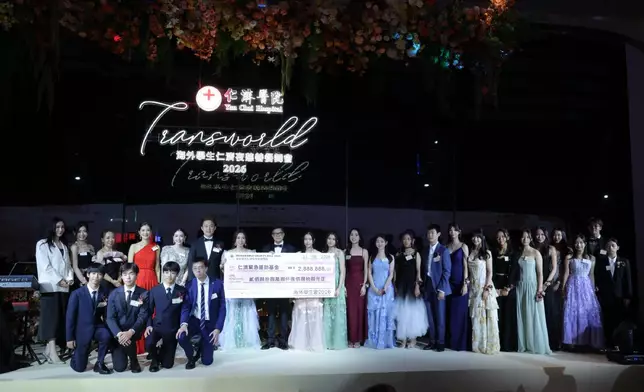 「海外學生會」為仁濟籌得可觀善款，並於「海外學生仁濟夜2026」慈善餐舞會進行支票致送儀式。