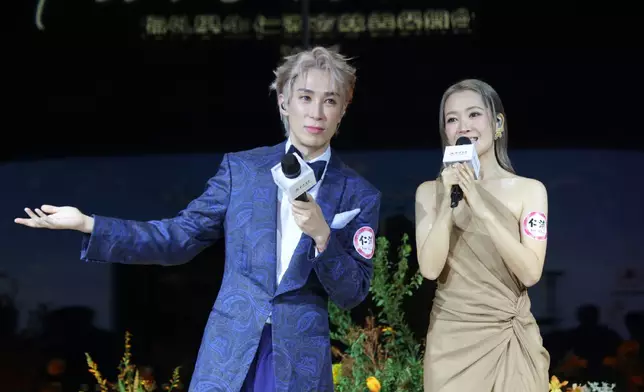 關心妍與馬天佑現場合作演繹經典金曲與新歌結合的《放生》及《拖住》。