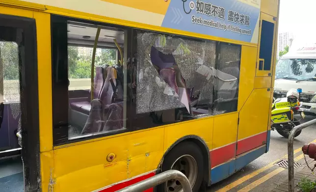 巴士車身損毀。彭兆基FB