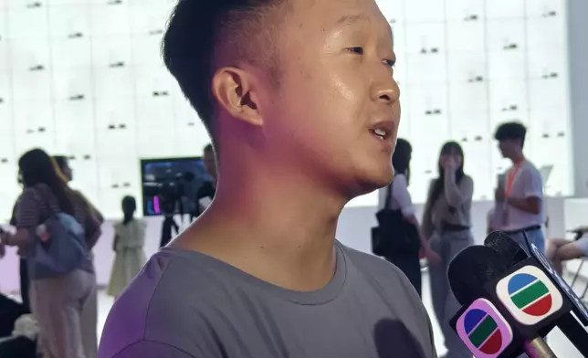 王先生。巴士的報記者攝