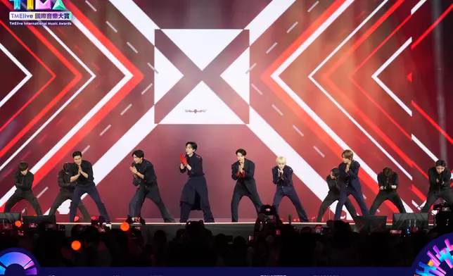 SUPER JUNIOR