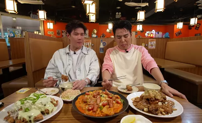 與辰帶行仔到尖沙嘴食韓式炸雞。