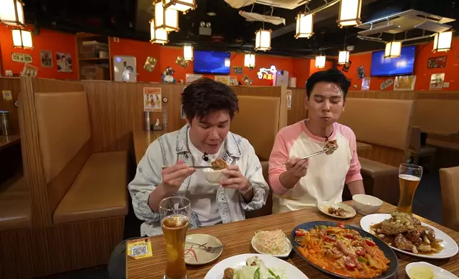 咬過一口後與辰哀怨表示「好食到攞命」。