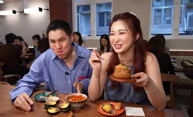 Gillian自認口大，但一口仍吃不下一舊飯卷。