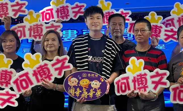 《中年好聲音1》何博文（Jacky）昨晚（24日）現身「香馥樓」兩周年晚宴獻唱。