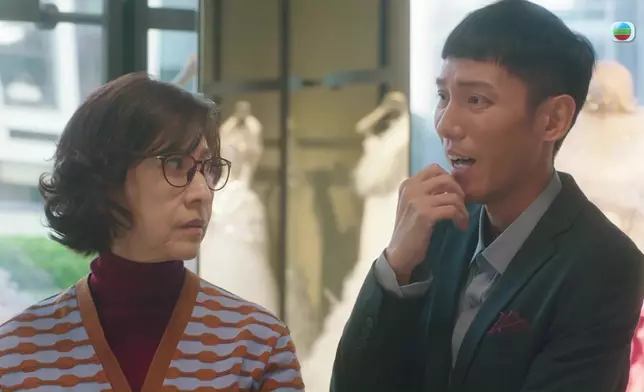 林漪娸嫌郭柏妍的婚紗暴露，夾在中間的張頴康唔知點好。