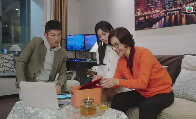 郭柏妍想用白色囍帖，但林漪娸一定要用紅色。