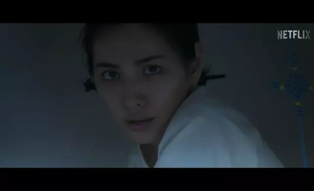 NANA飾演過着守貞生活的寡婦安熙妍。影片截圖