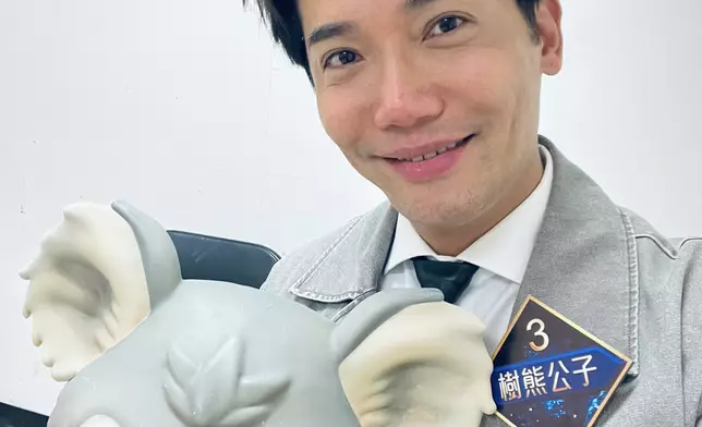 黃建東希望彈琴唱歌讓觀眾認識不一樣的自己。
