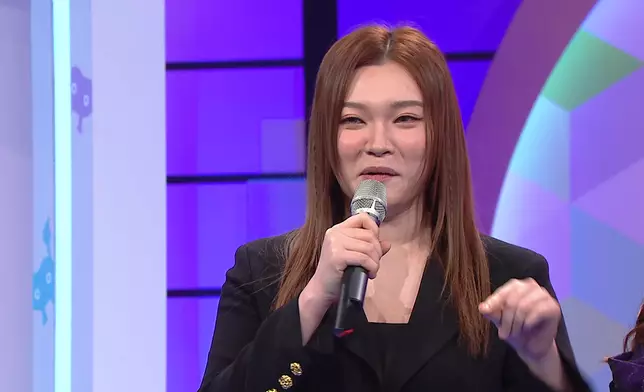 黃洛妍未唱先驚。