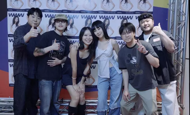 白安受邀擔任韓國R&B歌手g0nny（左三）專場嘉賓。
