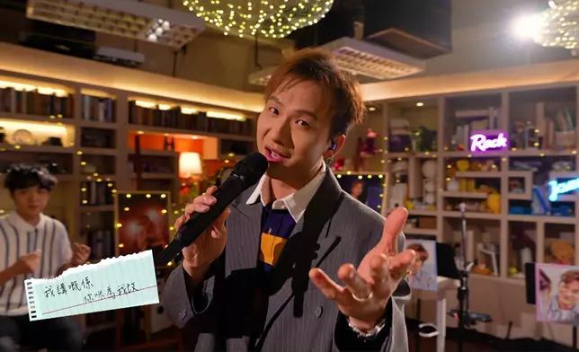吉吉現場演繹新歌《單眼皮大眼睛》，好聽到耳朵聽出耳油。