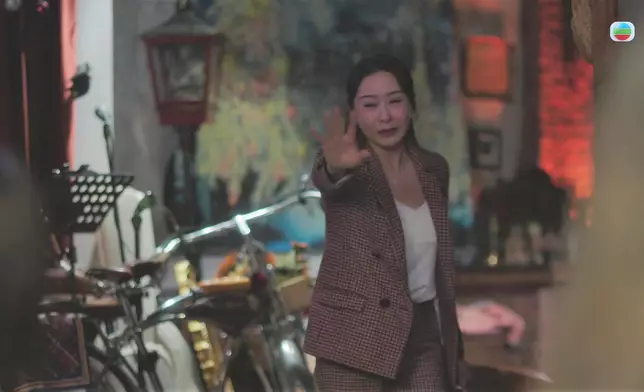 越講越淒涼，楊卓娜傷心離開，叫好姊妹不要追上來。