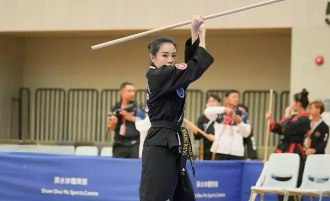 第三年代表中國香港隊出賽。