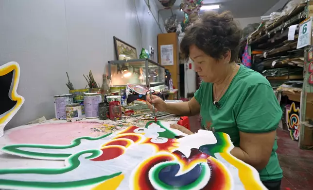 傳統花牌第二代傳人蘭姐。