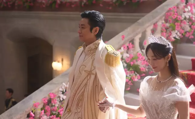 娜菲爾慘遭丈夫東大帝國國王索本修背叛。Disney+提供圖片