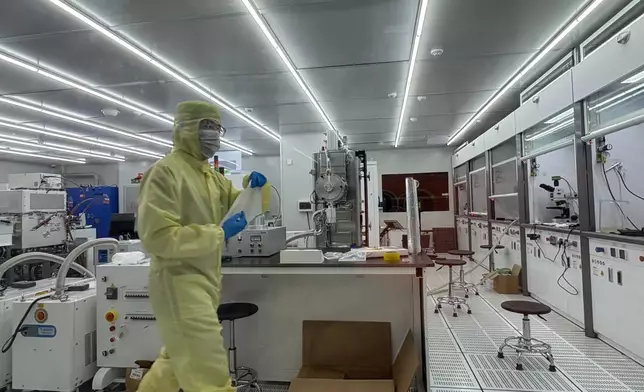 香港城市大學（東莞）的納米實驗室。巴士的報記者攝