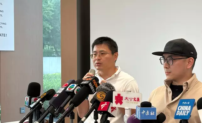 Xbot機械人基地供應鏈技術總監俞春華（左）