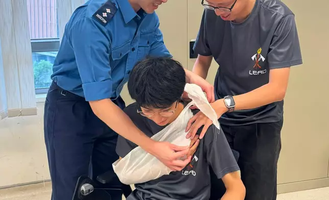 消防及救護青年團領航計劃7學員完成急救課程獲頒證書