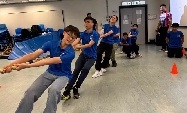 警察樂隊少年團體驗拔河 60團員分組對決煉團隊精神