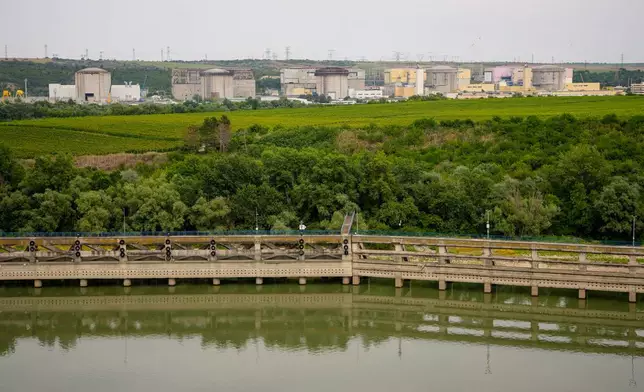 羅馬尼亞切爾納沃德的切爾納沃德核電廠，因多瑙河水位極低而被迫關閉其中一個反應堆。攝於2026年8月3日周一。(美聯社圖片/Andreea Alexandru) AP圖片