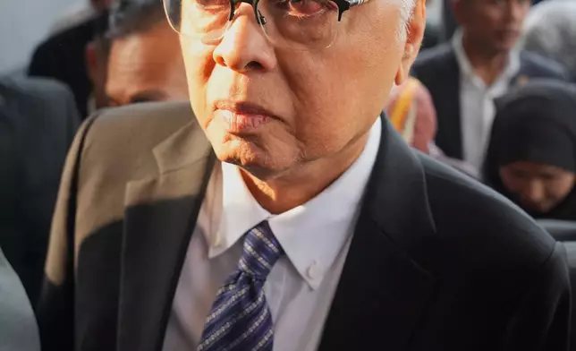 馬來西亞前首相伊斯邁沙比里周四（2026年8月27日）抵達馬來西亞吉隆坡法院，出席貪污案聆訊。(美聯社圖片/Vincent Thian) AP圖片