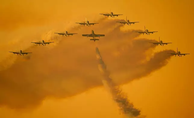 意大利空軍特技飛行表演隊「三色箭」在羅馬尼亞布加勒斯特國際航空展首日表演。攝於2026年8月28日周五。(美聯社圖片/Andreea Alexandru) AP圖片
