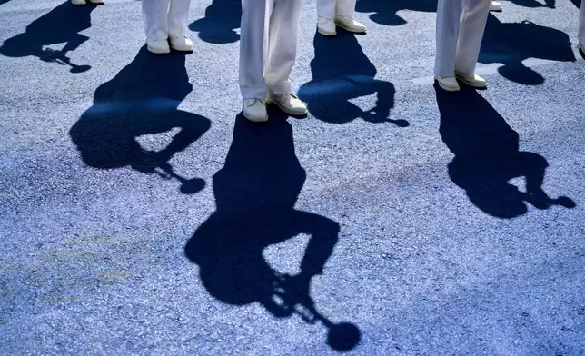 美國海軍樂隊成員於2026年8月23日周日在華盛頓舉行的印第賽車自由250大獎賽前表演。 (美聯社圖片/Nick Wass) AP圖片