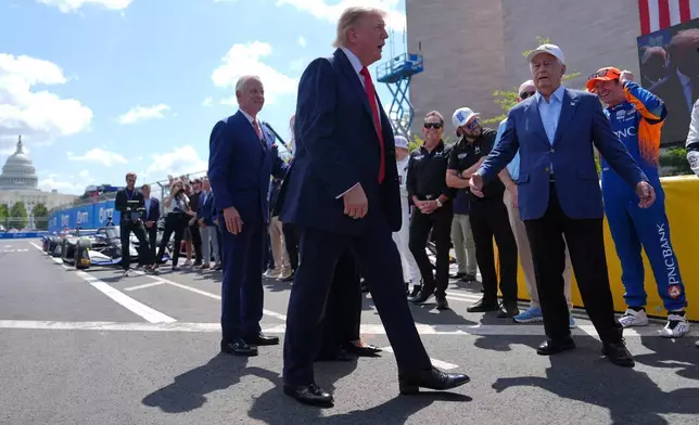 美國總統特朗普於2026年8月23日周日抵達華盛頓，出席印第賽車自由250大獎賽。 (美聯社圖片/Julia Demaree Nikhinson) AP圖片