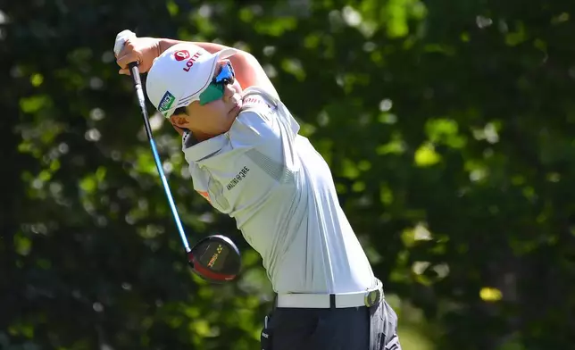 南韓球手金孝周，2026年8月30日周日，在麻省諾頓舉行的LPGA FM錦標賽高爾夫球賽第四輪期間，於第一洞發球。(美聯社圖片/Steven Senne) AP圖片