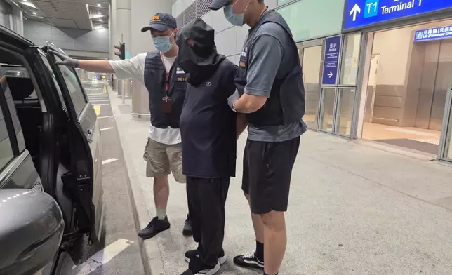 被捕人士（中）。政府新聞處圖片