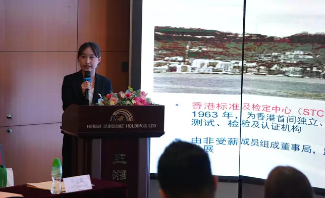 香港標準及檢定中心認證主任張彩靜。巴士的報記者攝