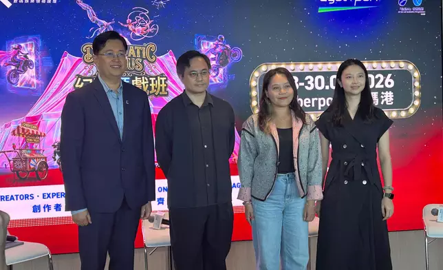 從左到右：數碼港首席公眾使命官陳思源工程師，Ultra Instinct Limited的創意總監譚廣源、Gudo Inc.的行政總裁楊寶文、以及FizzDragon的人工智能教育與OPC創業培育總監鄭樂怡。巴士的報記者攝
