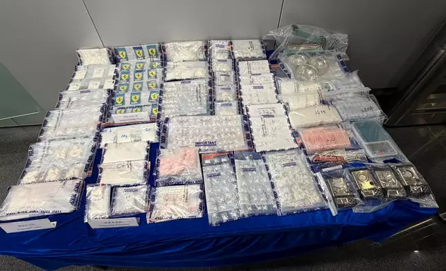 警方搜三個毒品儲存倉拘四人，包括三名青年疑趁暑假販毒賺錢。