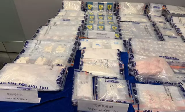 警方搜三個毒品儲存倉拘四人，包括三名青年疑趁暑假販毒賺錢。