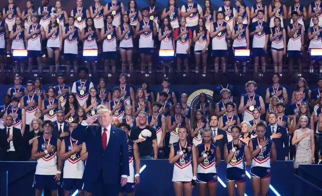 2026年8月11日周二，美國總統特朗普出席俄亥俄州日內瓦斯派爾學院舉行的愛國者運動會。(美聯社圖片/Mark Schiefelbein) AP圖片