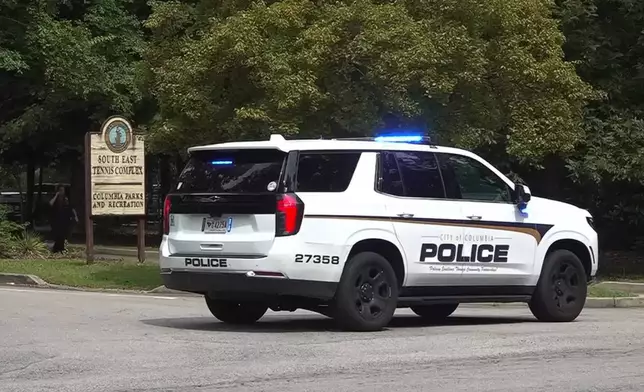 這是WLTX News19提供的影片截圖，顯示執法人員周六（2026年8月29日）在南卡羅來納州哥倫比亞回應一宗槍擊事件。(美聯社圖片/WLTX) AP圖片