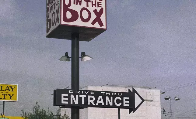 檔案圖片：1970年11月，洛杉磯一間Jack in the Box餐廳。(美聯社圖片/David F. Smith, 檔案) AP圖片