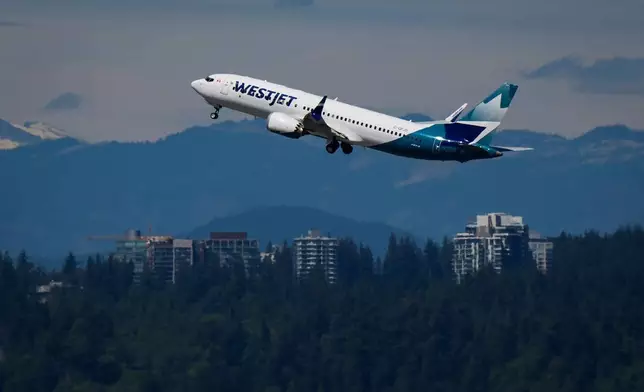 一架西捷航空波音737 Max客機，2026年7月31日周五在加拿大卑詩省列治文的溫哥華國際機場起飛。(Darryl Dyck/加拿大通訊社圖片/美聯社) AP圖片