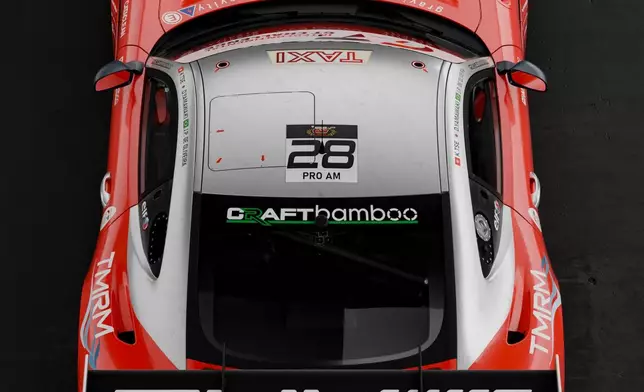 28號Mercedes-AMG GT3賽車車尾俯視圖