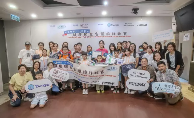「一個便當，一份用心」健康飯盒食譜設計比賽總決賽全體嘉賓與參賽家庭大合照。