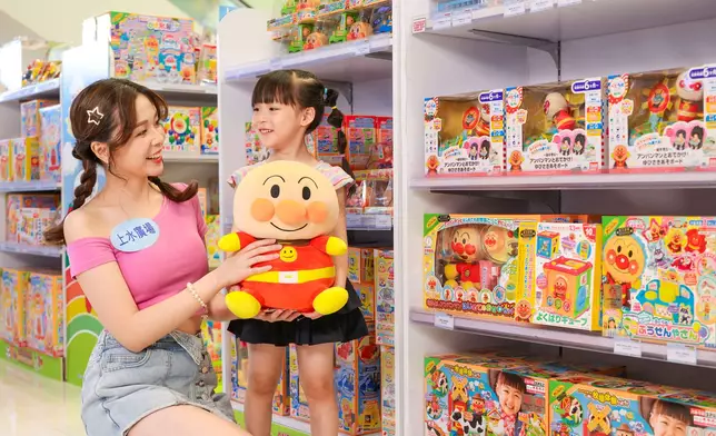 期間限定店內琳瑯滿目的麵包超人系列商品與玩具