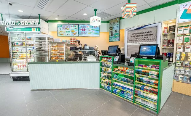 澳門概念店內設有 7CAFÉ 及 7 仔食檔，提供各式鮮食與精品級咖啡