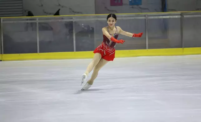 香港隊選手在2026亞洲公開花樣滑冰錦標賽中展現優美身姿