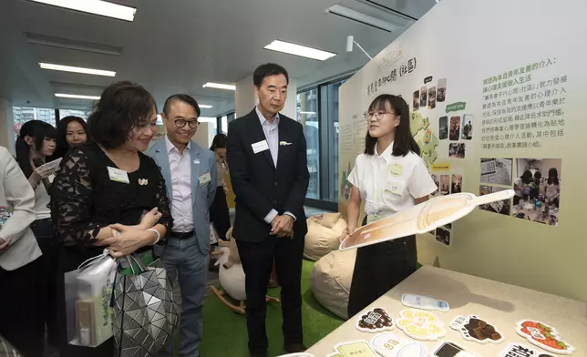 計劃參與青年擔任講者並帶領導賞團，結合自身經歷，分享「賽馬會平行心間」如何在不同人生階段陪伴他們同行。參加者透過真實故事，更深入理解青年在身心靈健康路上的需要與挑戰，並親身體會計劃如何從社區、校園、網絡，以至家庭及照顧者層面，透過線上和線下方式，為青年建構全方位的青年身心靈健康支援網絡。