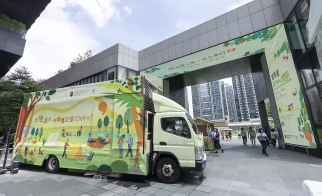 「賽馬會平行心間流動車」再度登場，以精心設計的沉浸式環境，將平行心間的溫馨角落延伸至社區，讓青年參加者在繁囂中走進心林，體驗環境營造對提升身心靈健康的重要。