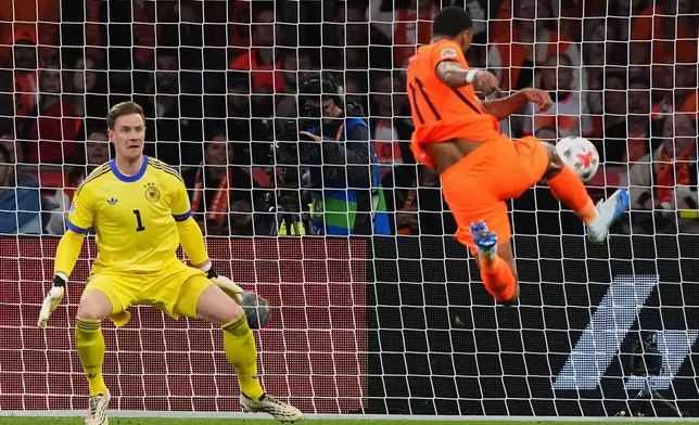 荷蘭球員科迪·加普在阿姆斯特丹舉行的歐洲國家聯賽對德國的足球賽事中入球。攝於二零二六年九月二十四日周四。(美聯社圖片/Martin Meissner) AP圖片
