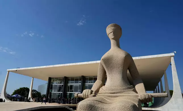 巴西利亞的巴西最高法院外，正義女神雕像矗立，當時法官們正出席全體會議。攝於2026年9月15日周二。(美聯社圖片/Eraldo Peres) AP圖片